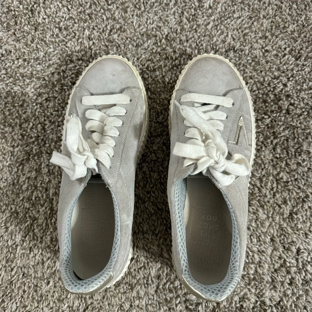 The Shoe Box Platform Tennis Shoes Size 6